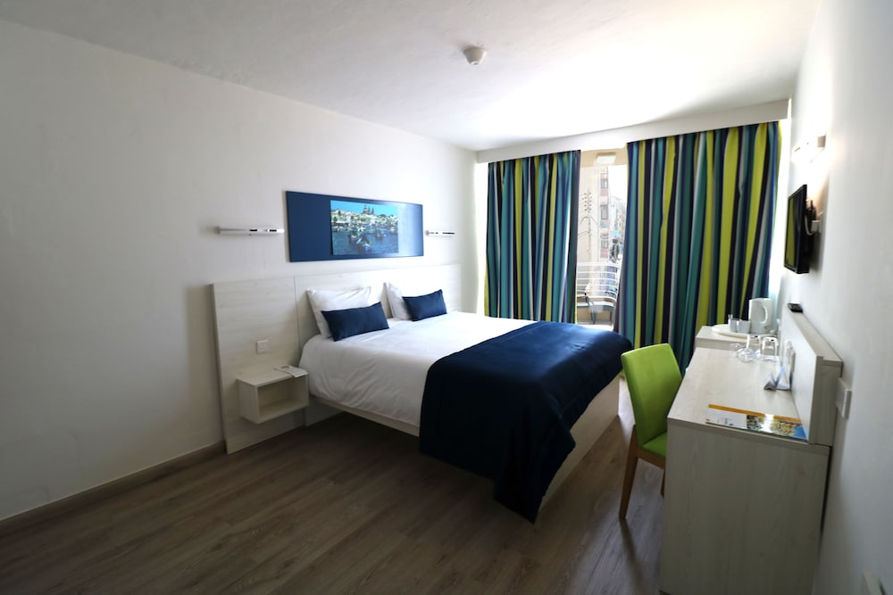Santana Hotel 13/77