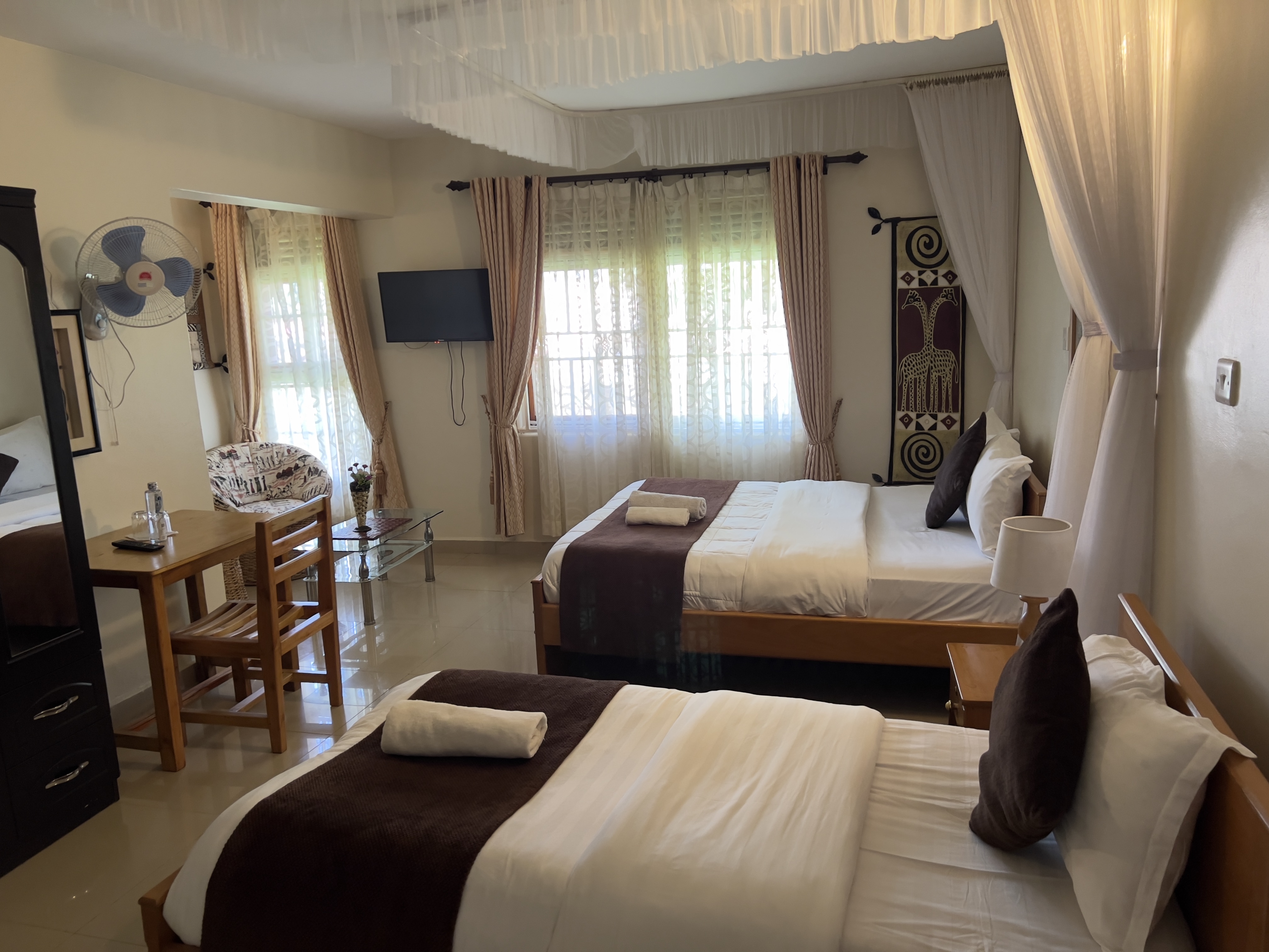 Sunset hotel Entebbe 20/35