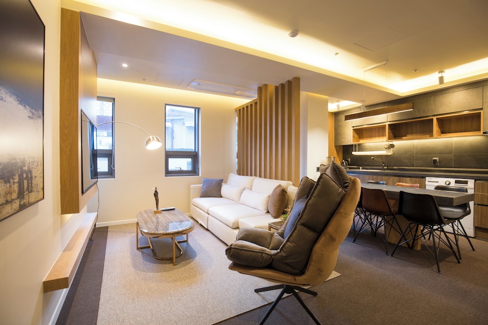 UH Suite The Jongno 10/44