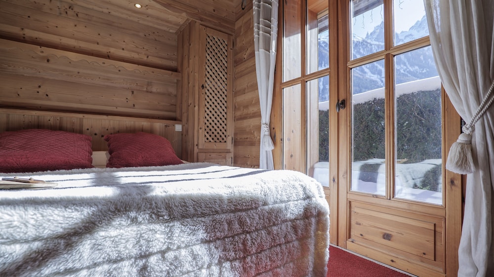 CLASSIC, STUDIO, QUEEN BED, TERRACE