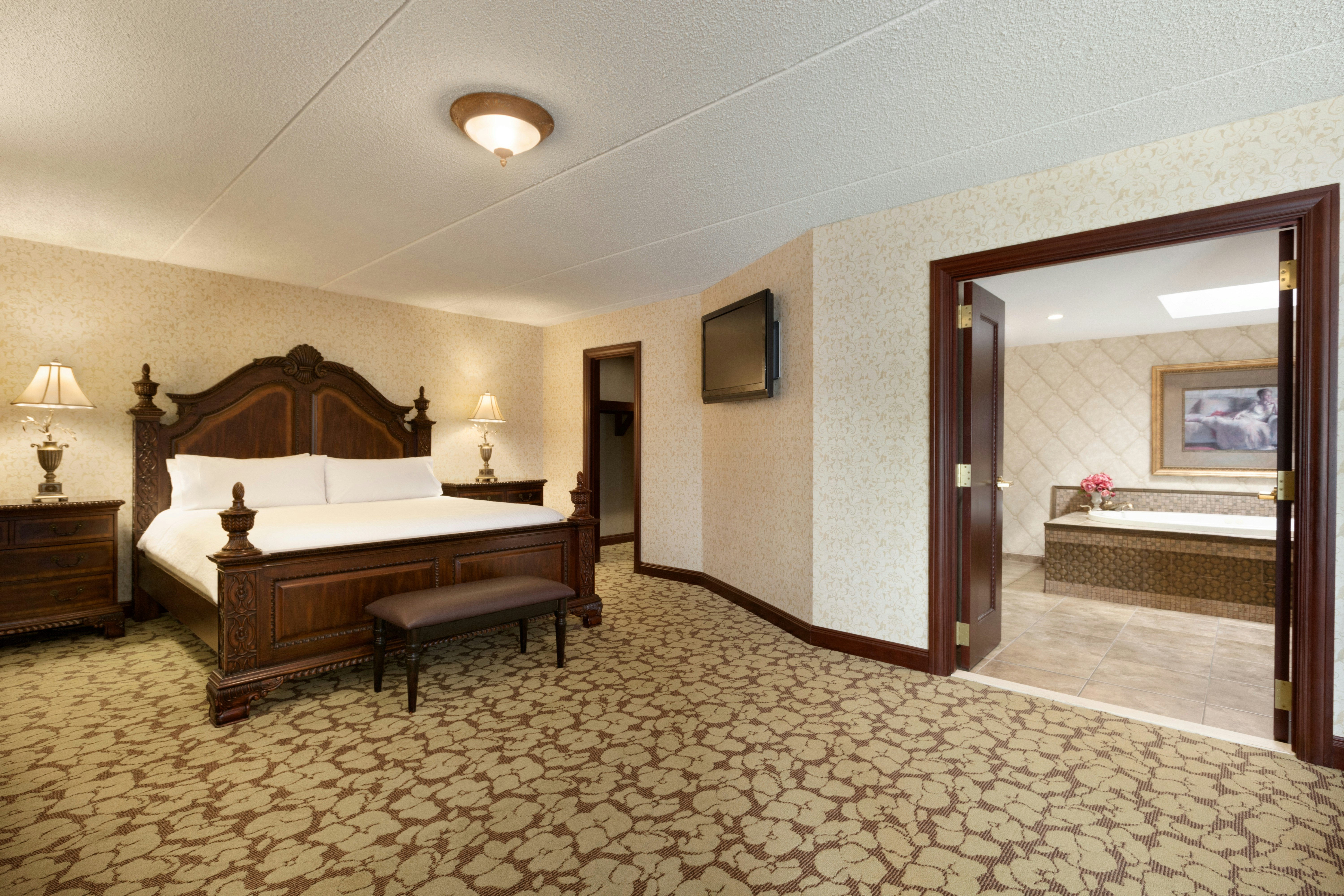 Room, King Bed, Alcove, Hot Tub