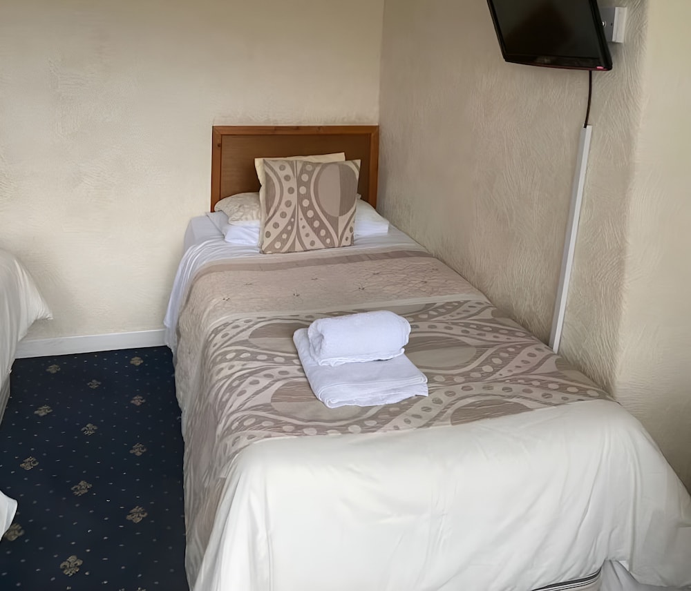 OYO Baytree Lodge 3/33
