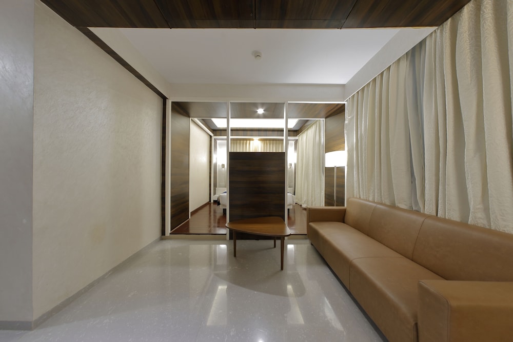 HOTEL SILVER HEIGHTS 16/20