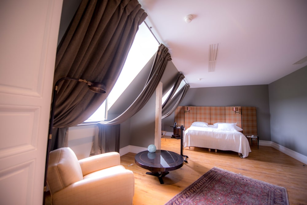 Suite, King Bed, Vineyard View