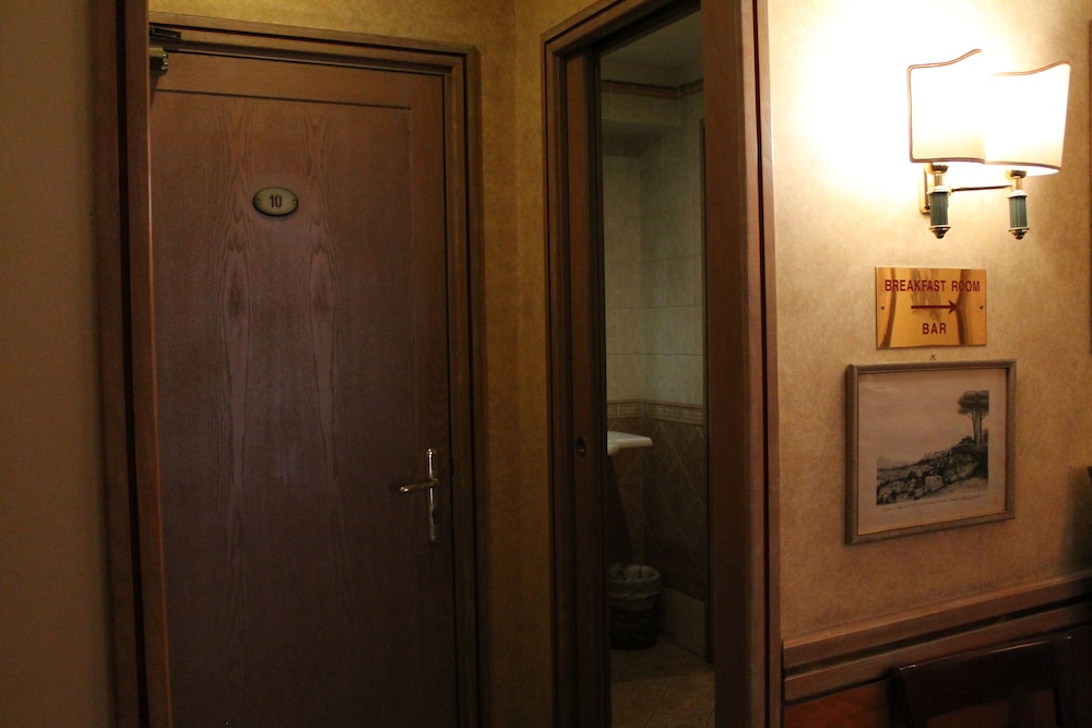 Hotel Pomezia 9/28