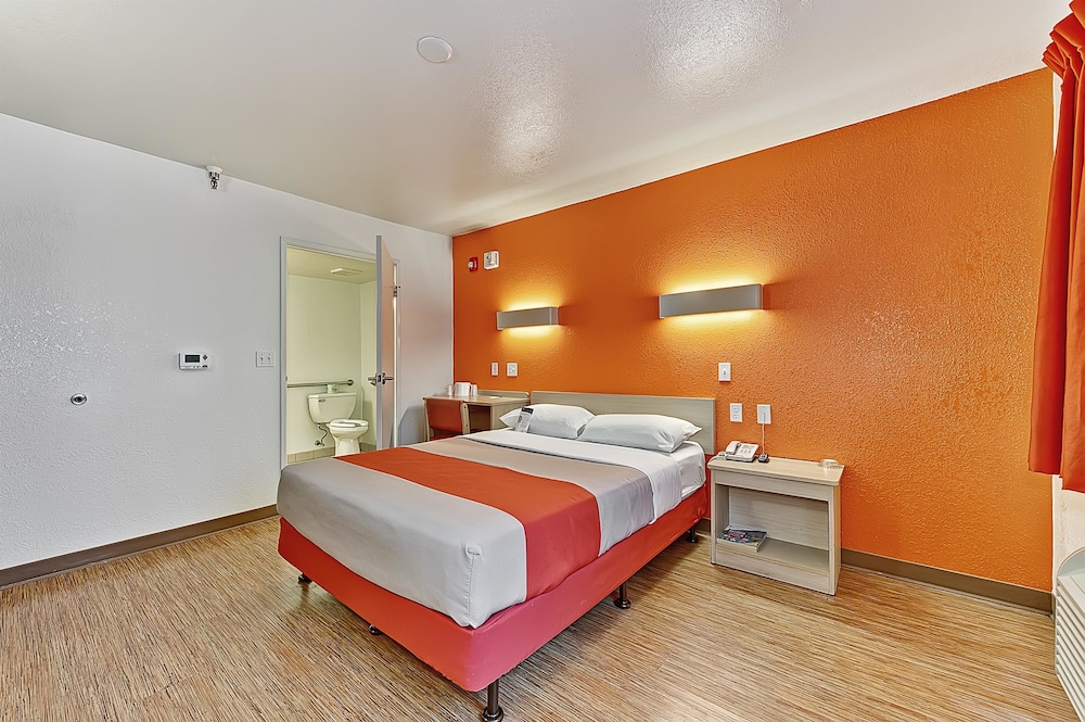 Motel6 Glenview, IL - Chicago North 25/60