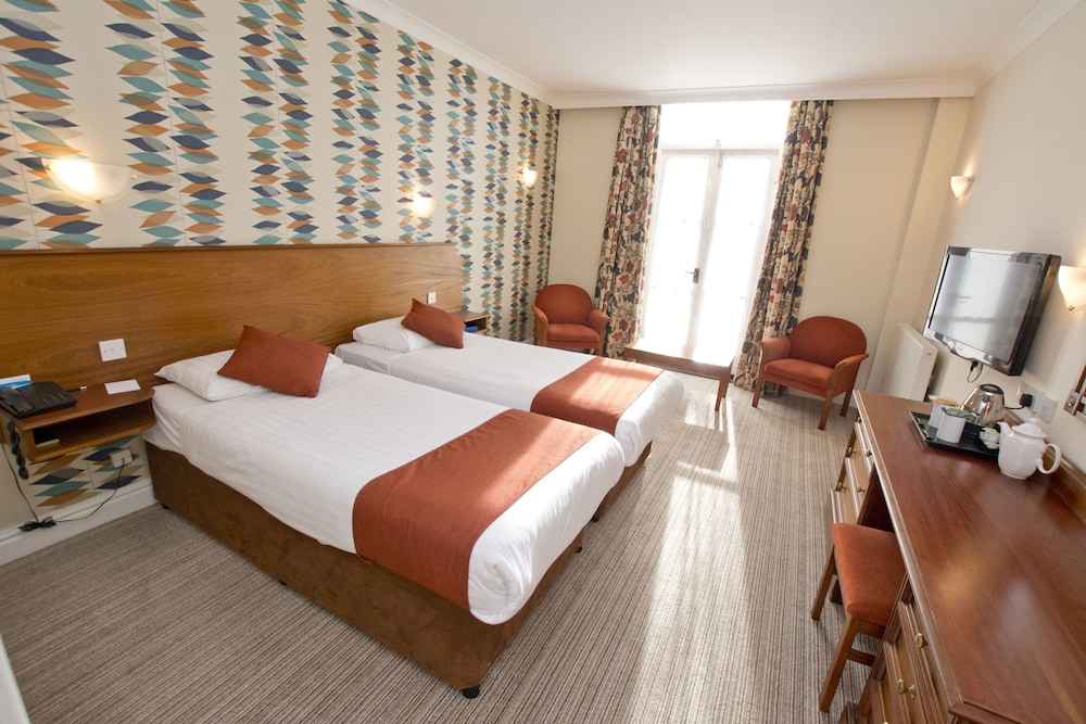 ROOM, TWIN BEDS