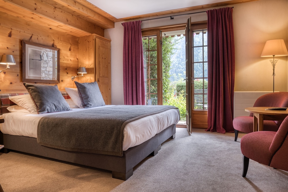 Room, Double or Twin Bed