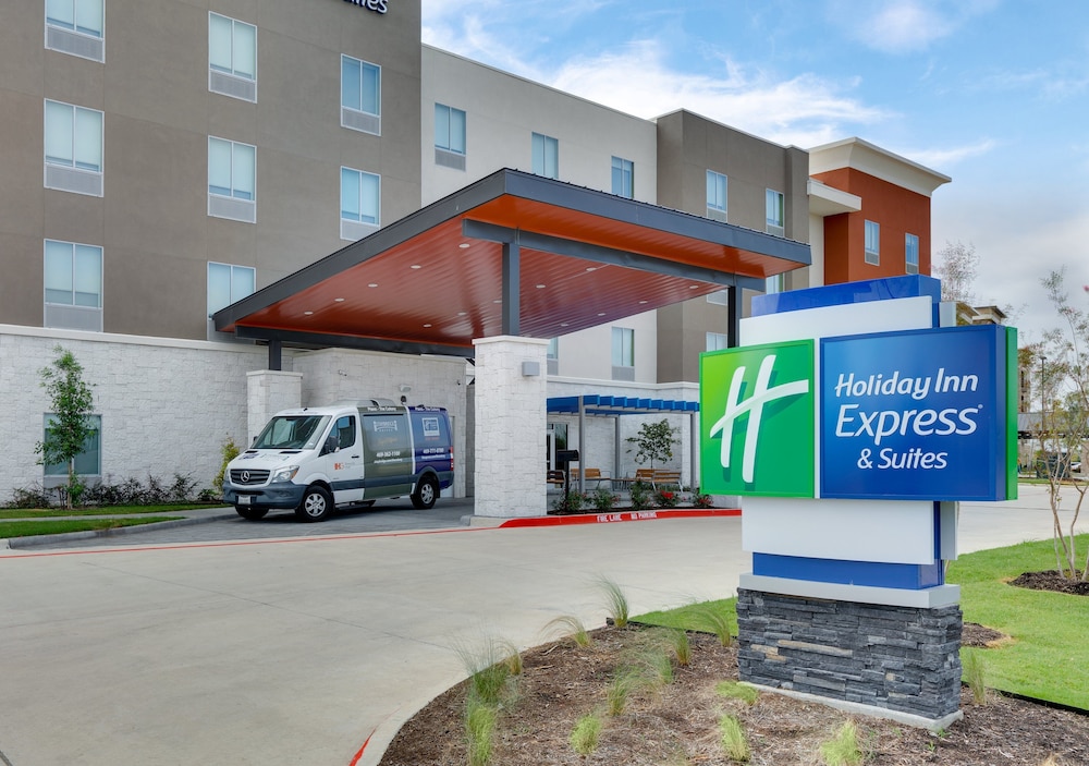 Holiday Inn Express & Suites Plano - The Colony 3/63