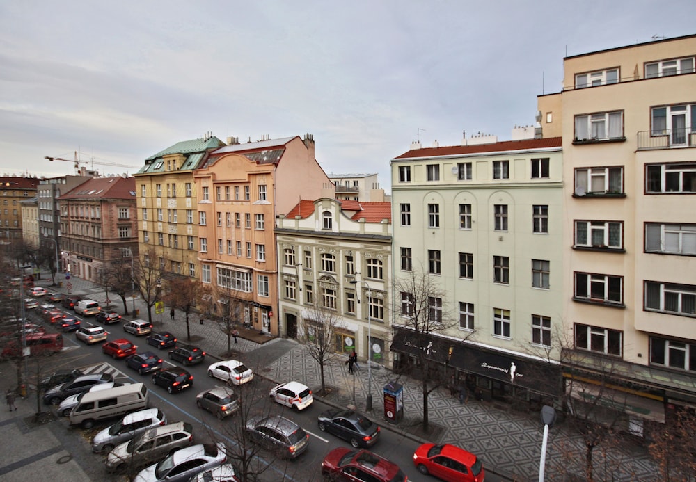 Elizabeth Suites 37/50