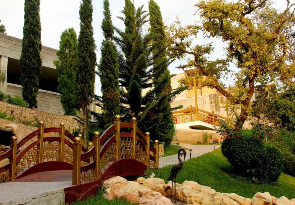 Suites Jardin Imperial 50/63