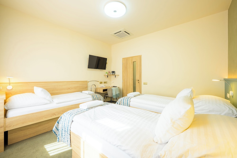 Hotel Roudna 18/69
