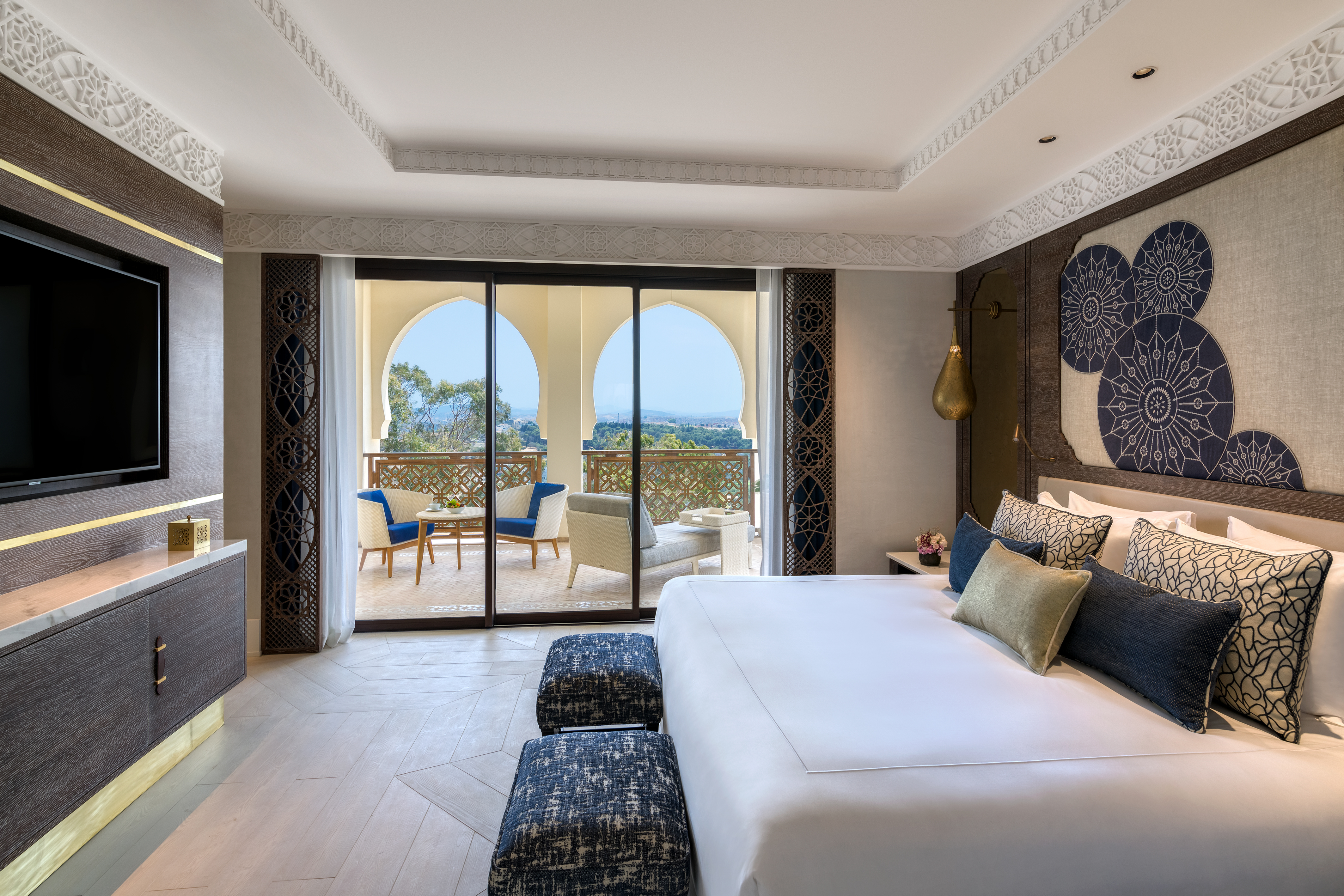 JUNIOR SUITE, KING BED