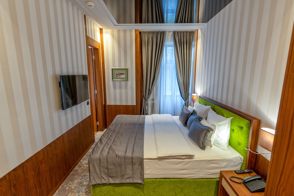 HERITAGE HOTEL KRONE 24/77