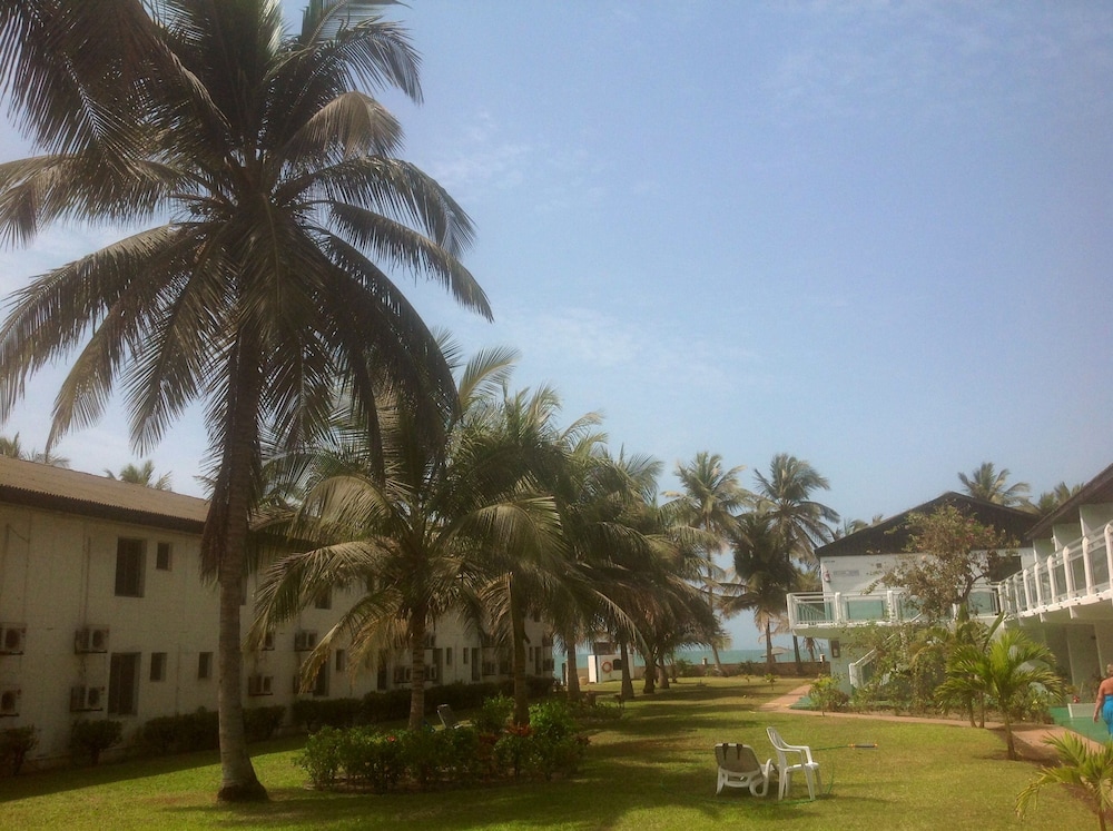 Bungalow Beach Hotel in SERREKUNDA