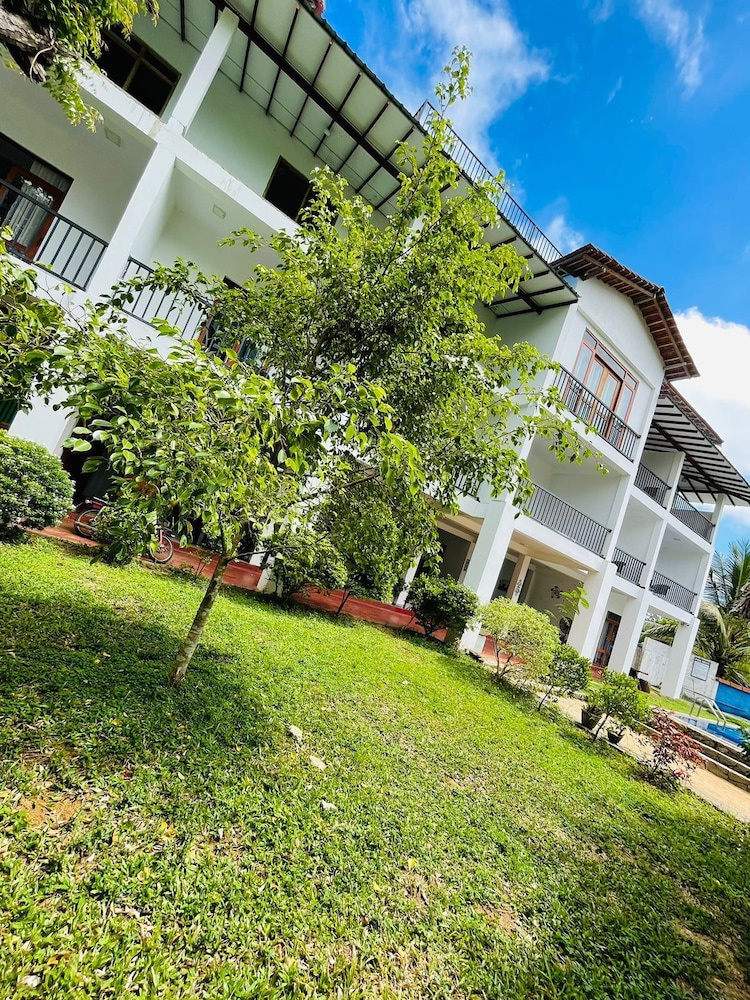 Amelia Resort 46/50