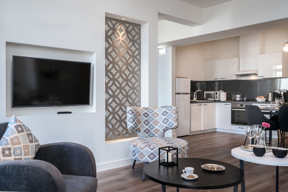 Urban Nest Suites and Apartments 45/75