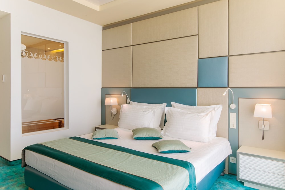 Hotel Opera Mamaia 25/70