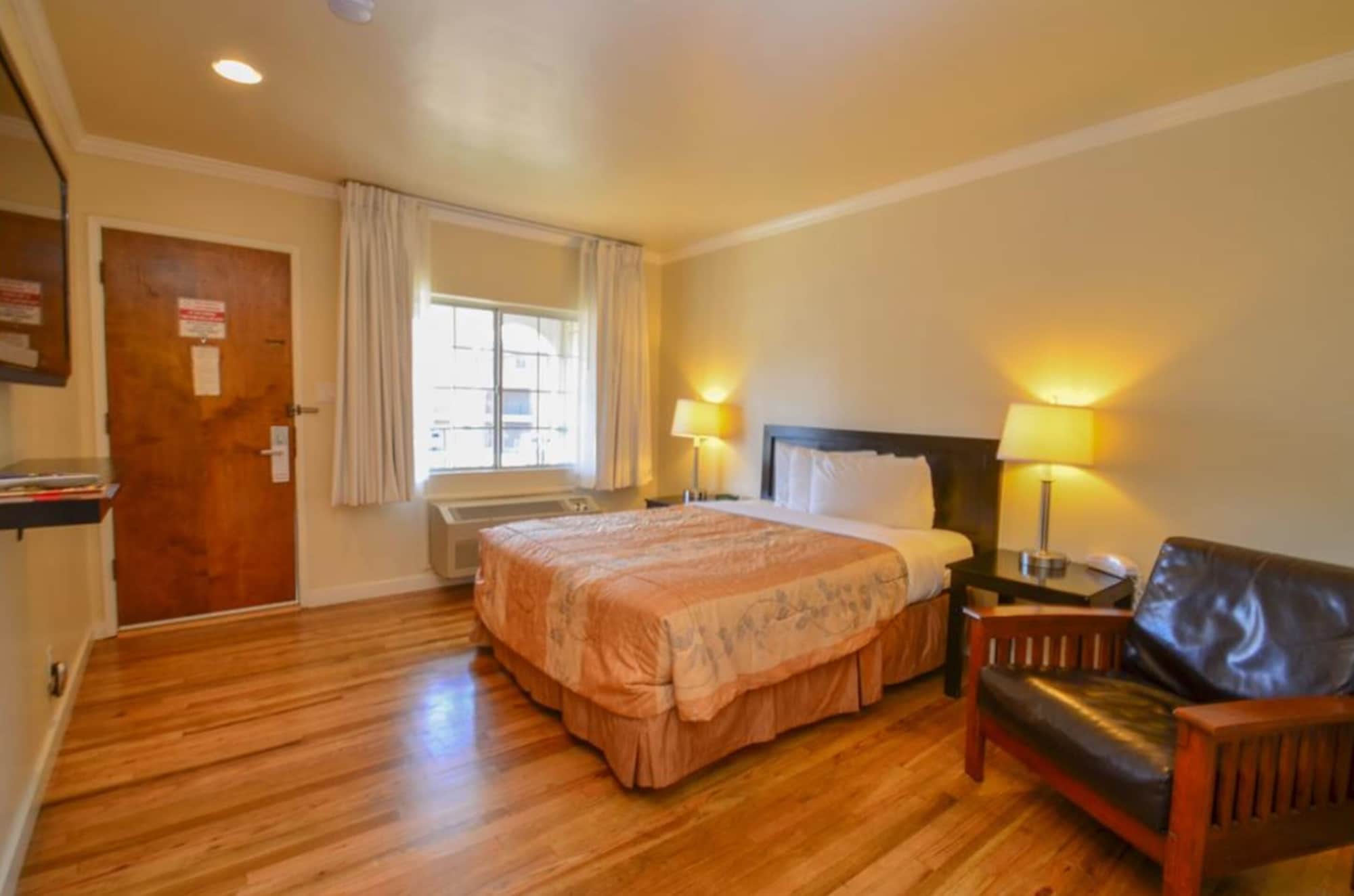 STANDARD, KING BED