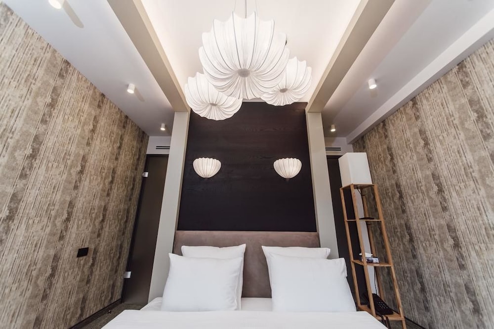 Aghababyan S Hotel 14/77