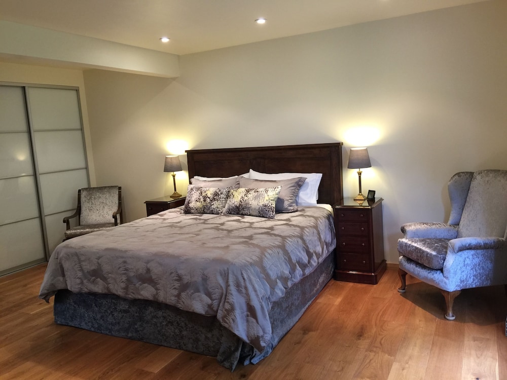 White Lodge B&amp;B 3/28