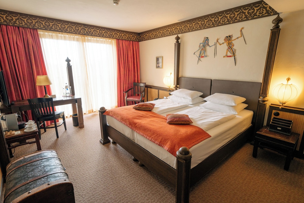 DELUXE, DOUBLE BED, ACCESSIBLE