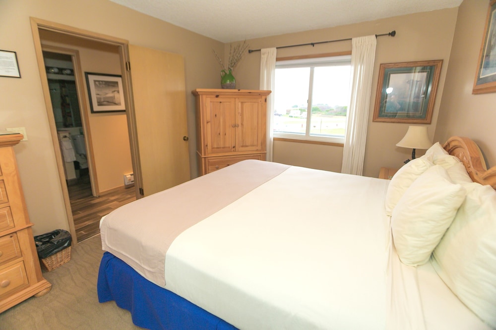 1 Bedroom, Signature, Unit, King Bed, Pool View, 2 Sofa, Kitchen
