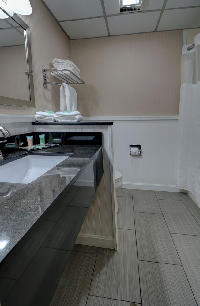 Anchorage Inn & Suites - Portsmouth 55/57