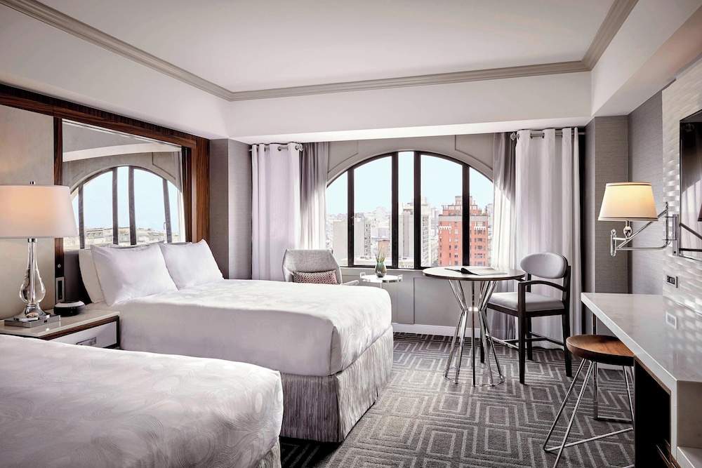 Room, 2 Queen Beds, City View, Accessible