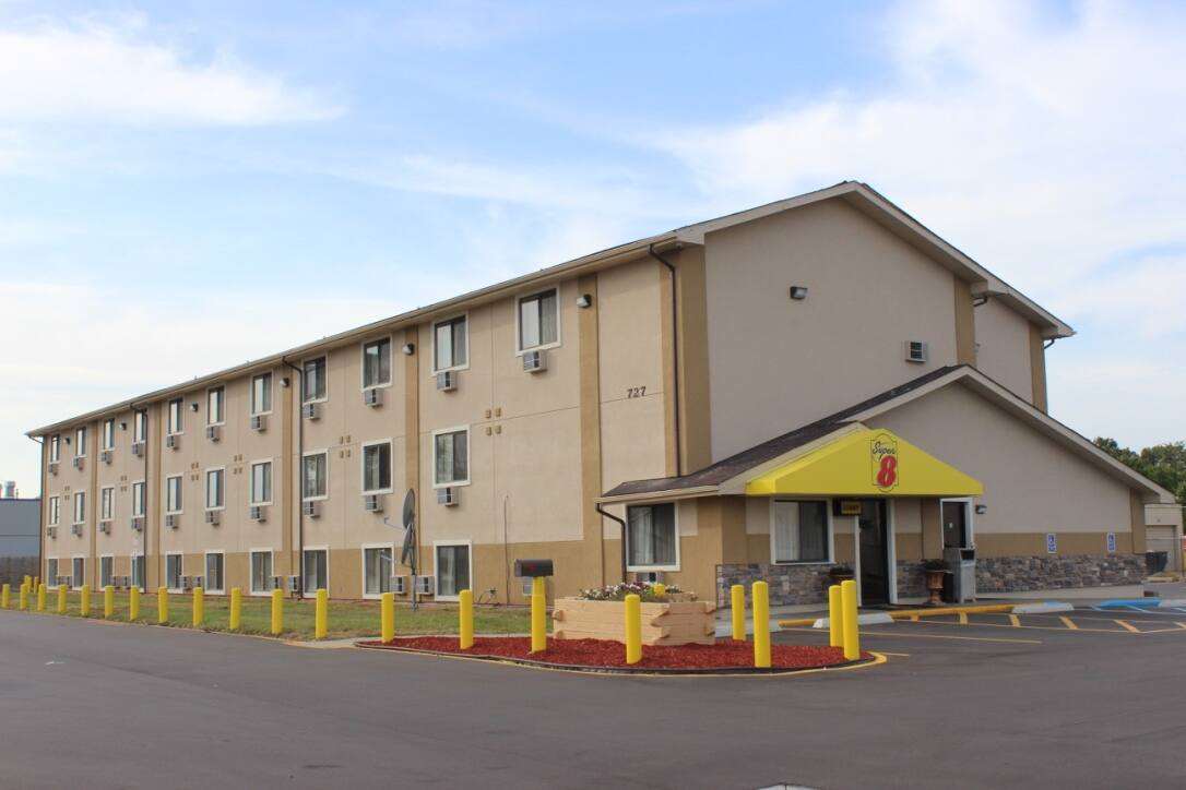 Super 8 by Wyndham Grand Rapids/Wyoming 2/21