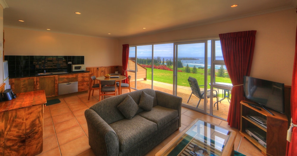 Islander Lodge Apartments 13/24
