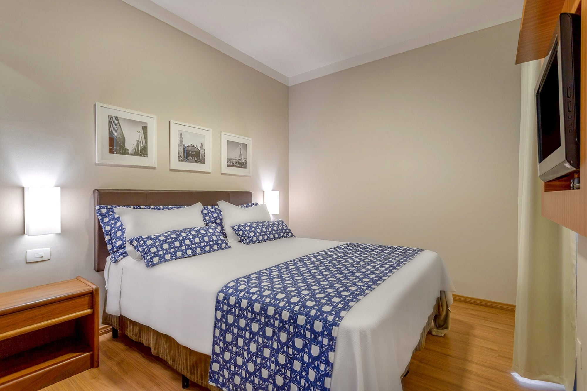 STANDARD, QUEEN BED