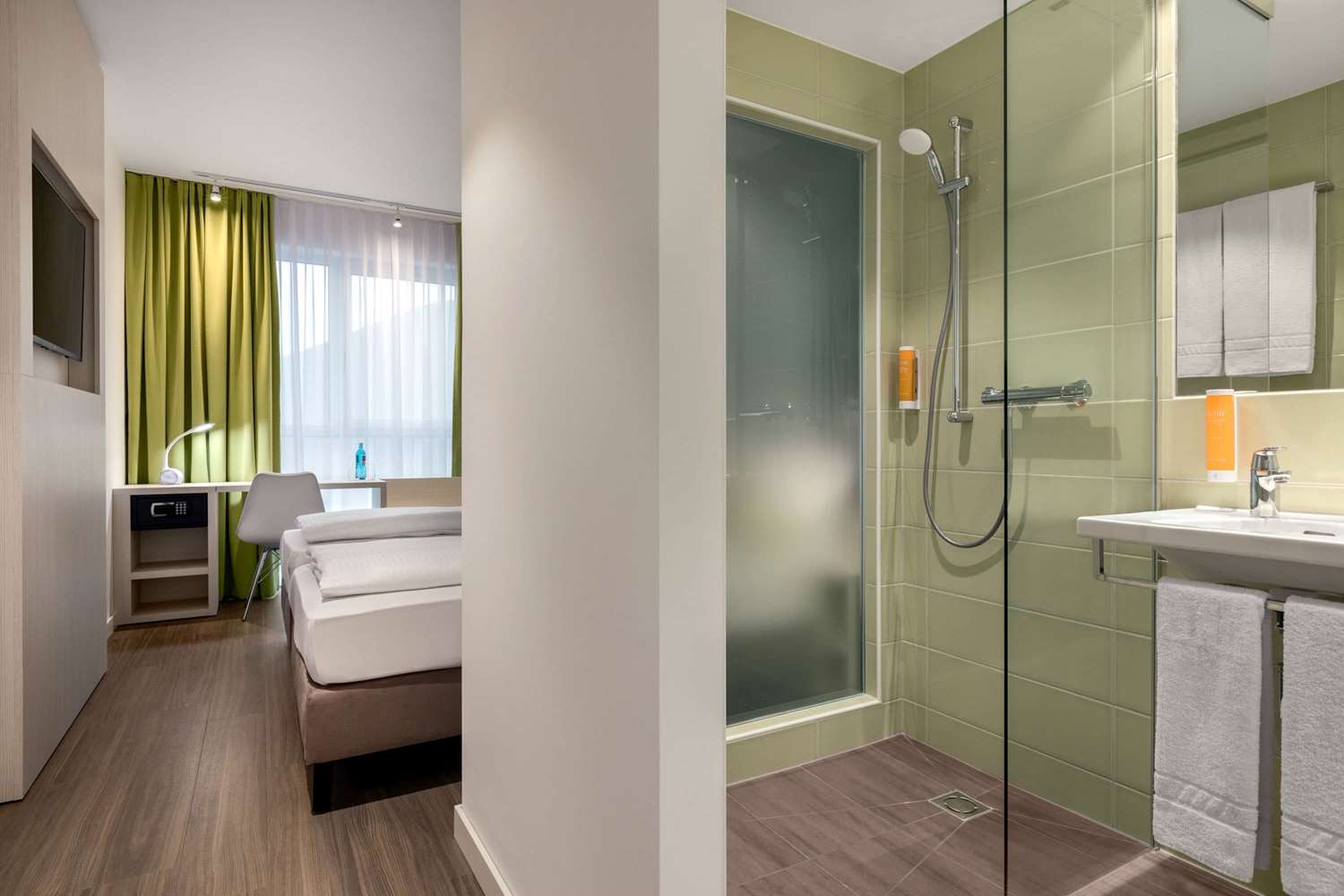 Super 8 By Wyndham Oberhausen 36/36