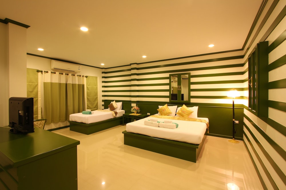 The Green Beach Resort 44/75