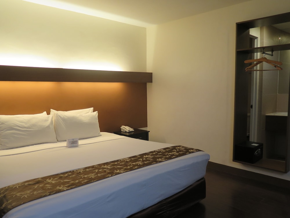 The Ritz Hotel At Garden Oases 14/33