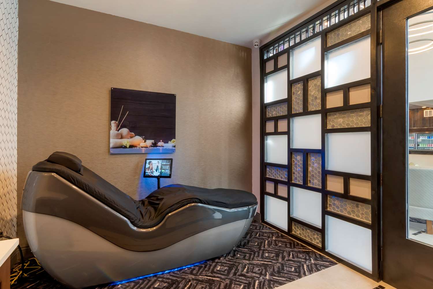 Best Western Premier Liberty Inn & Suites 45/48