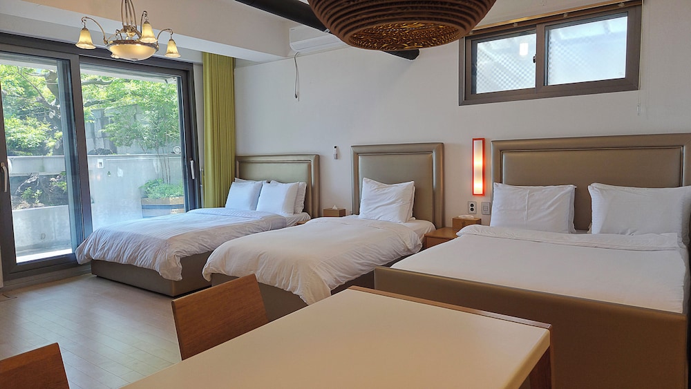 GRAND, FAMILY SUITE