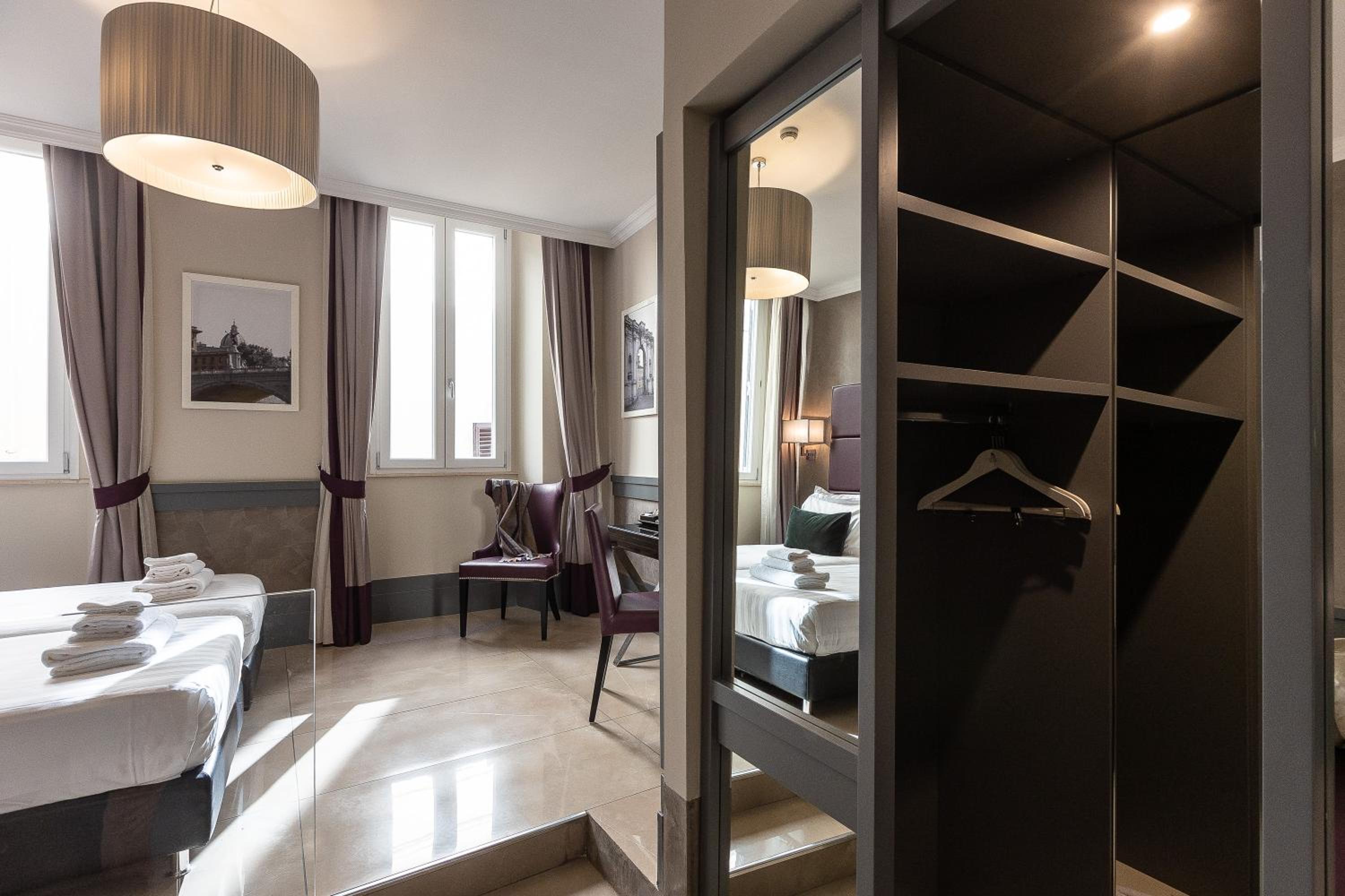 Room, Triple, Bathtub, Hotel Castellino Roma 9/10