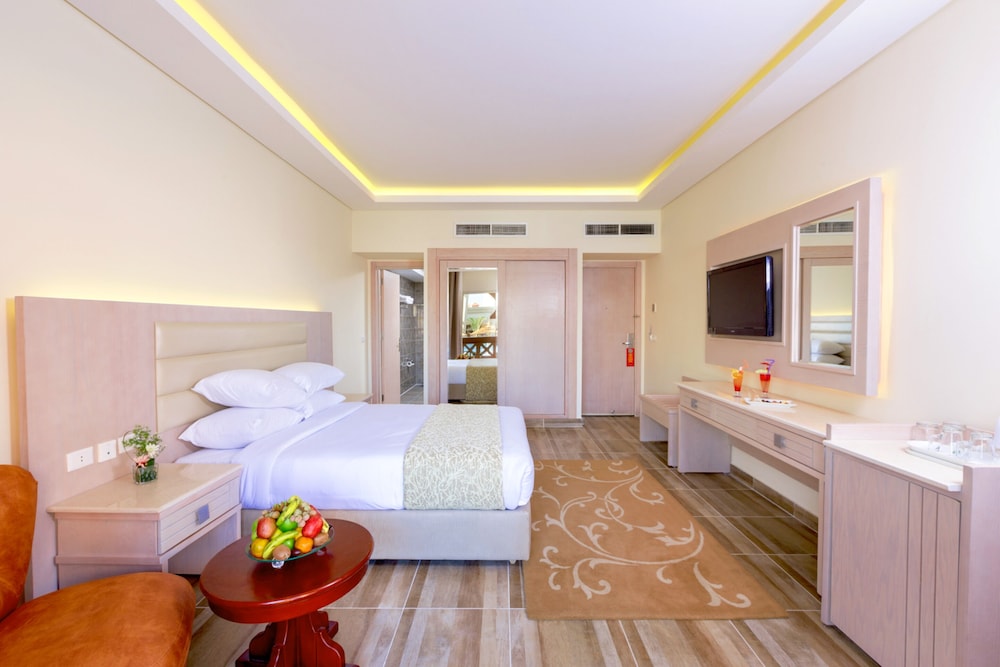 Deluxe Double Room CHM do not use، Pickalbatros Aqua Vista Resort - Hurghada 3/6