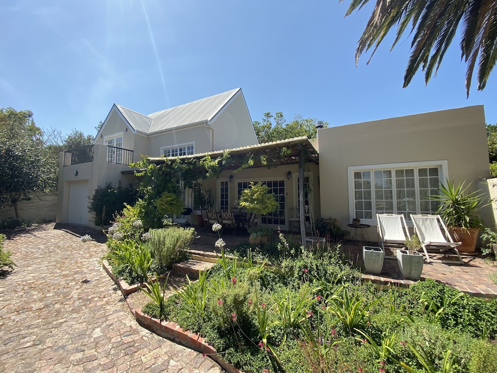 Jonquil Cottage 15/18