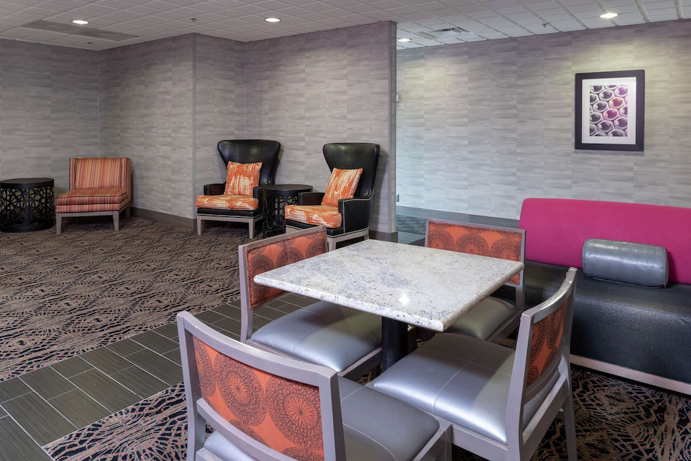 Hampton Inn Akronsouth 37/45