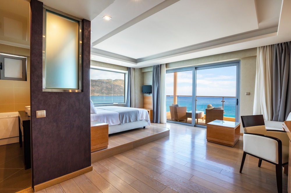 Konstantinos Palace 17/50