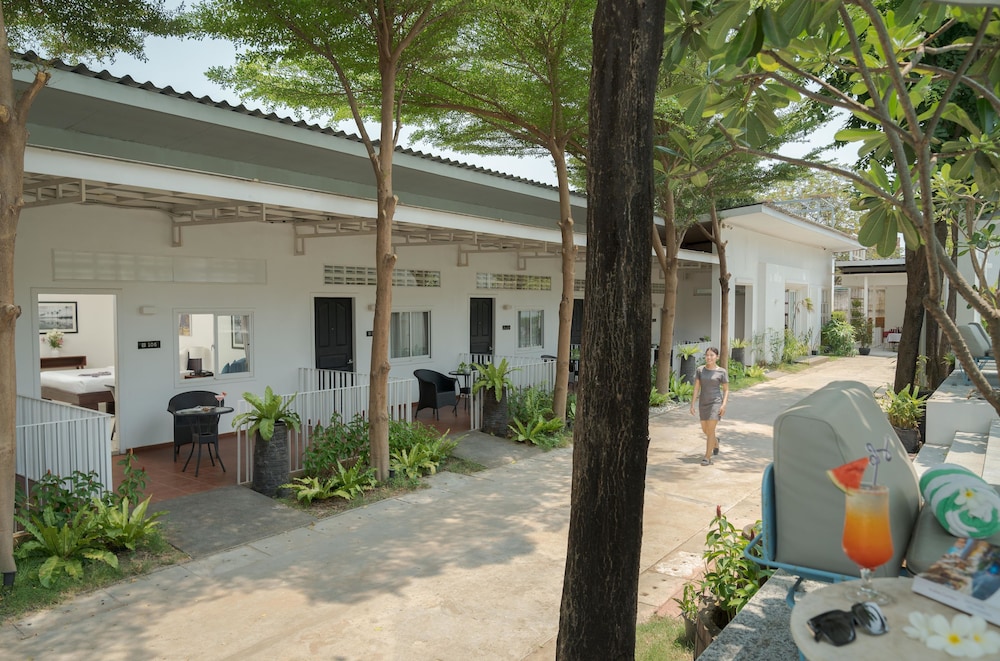 ANGKOR ELYSIUM SUITE 5/50