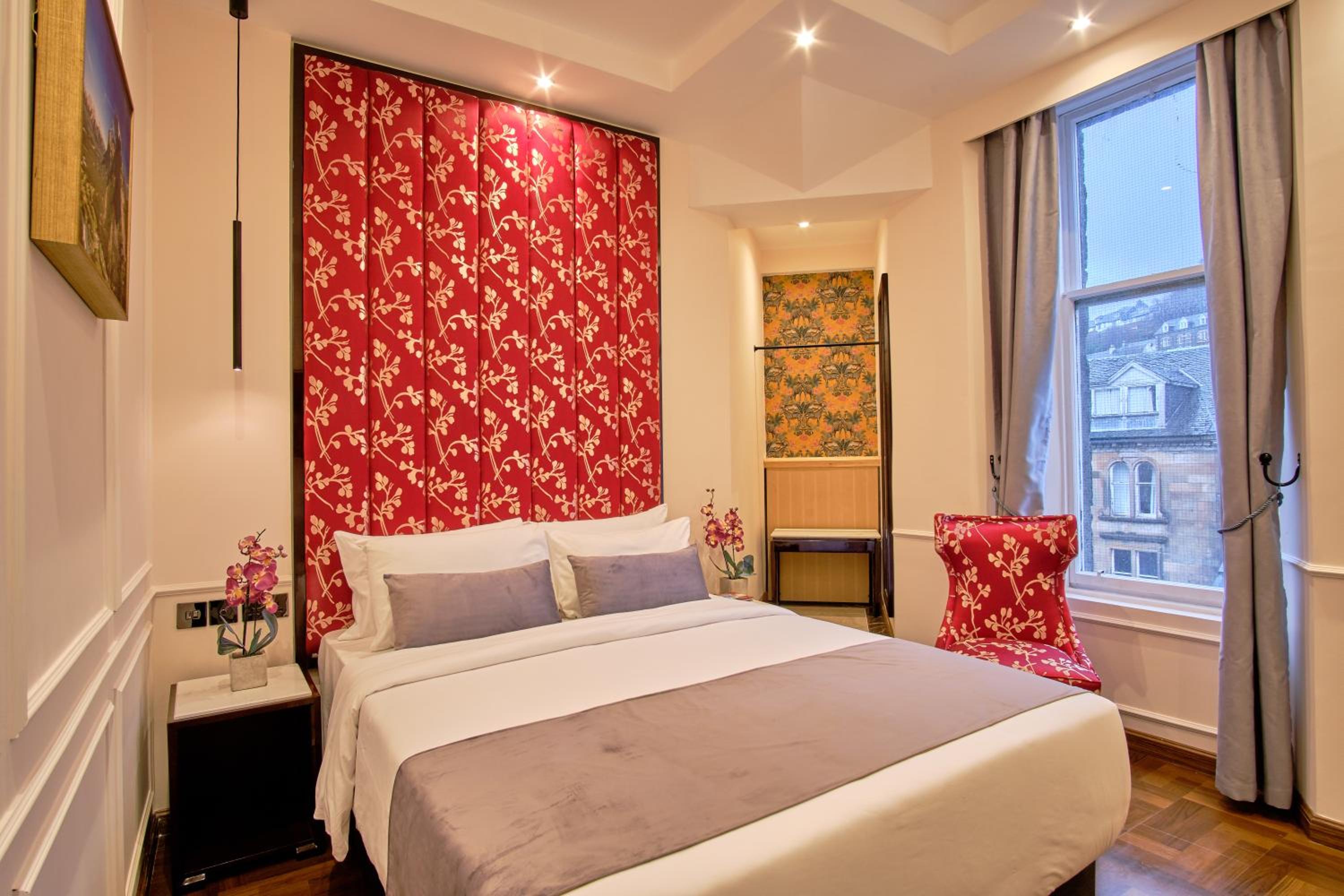 Petite, Double Bed