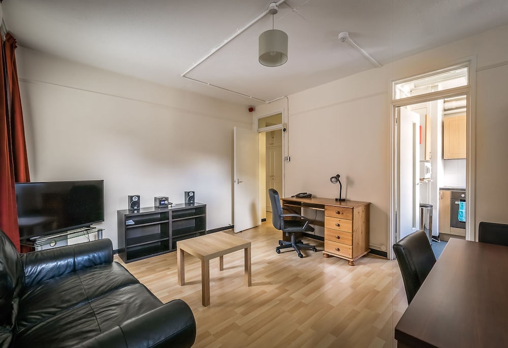 LSE Rosebery Hall 26/50