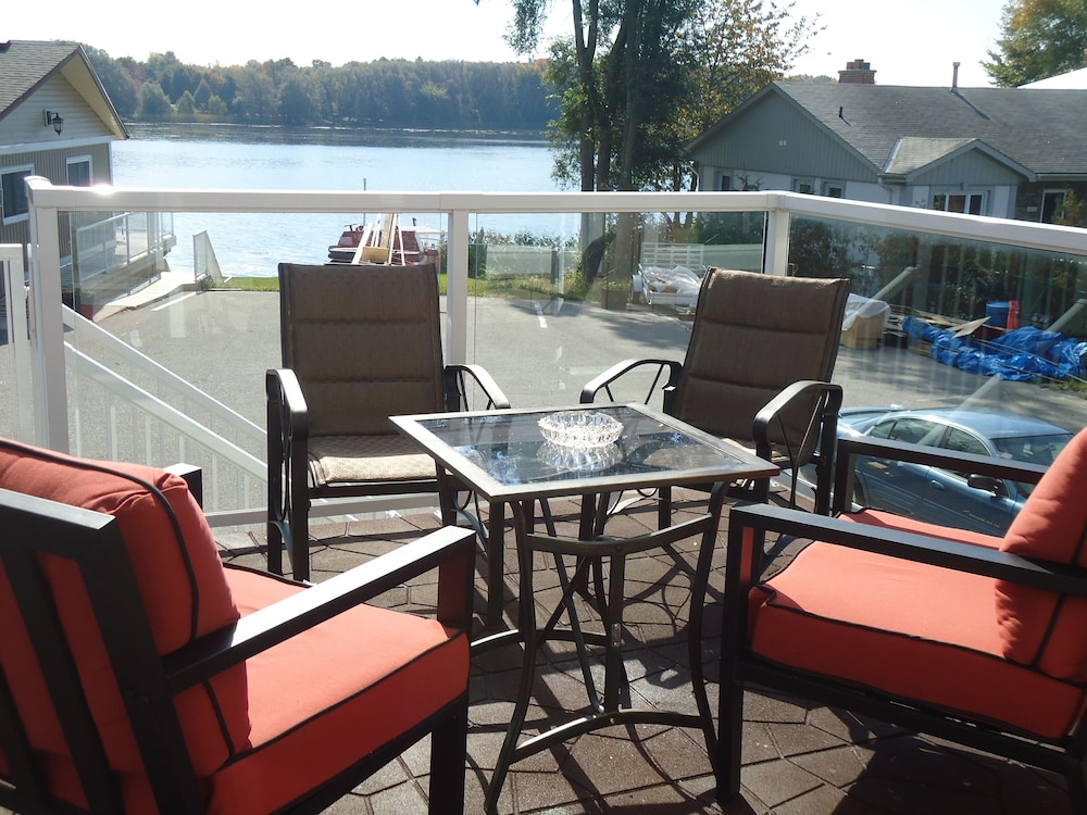 Bayside Inn & Waterfront Suites 29/40