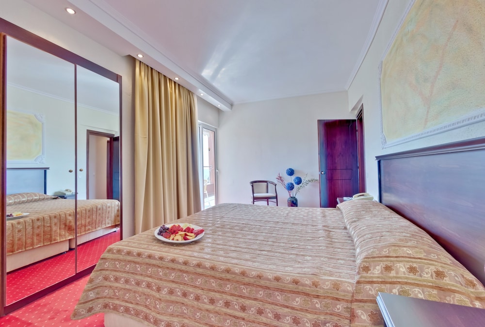 Suite, Sea View