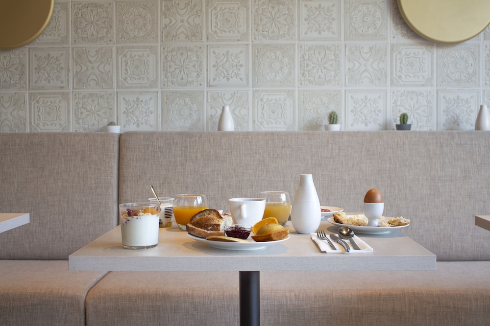 Brit Hotel Nantes La Beaujoire - L Amandine 53/62