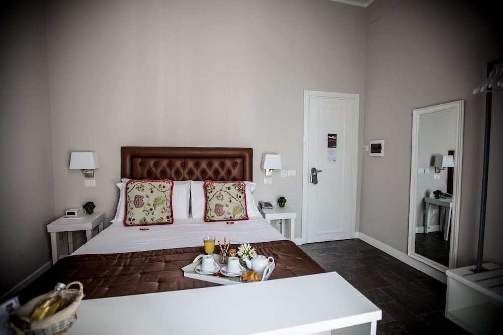 Chic Town Luxury Rooms 45/69