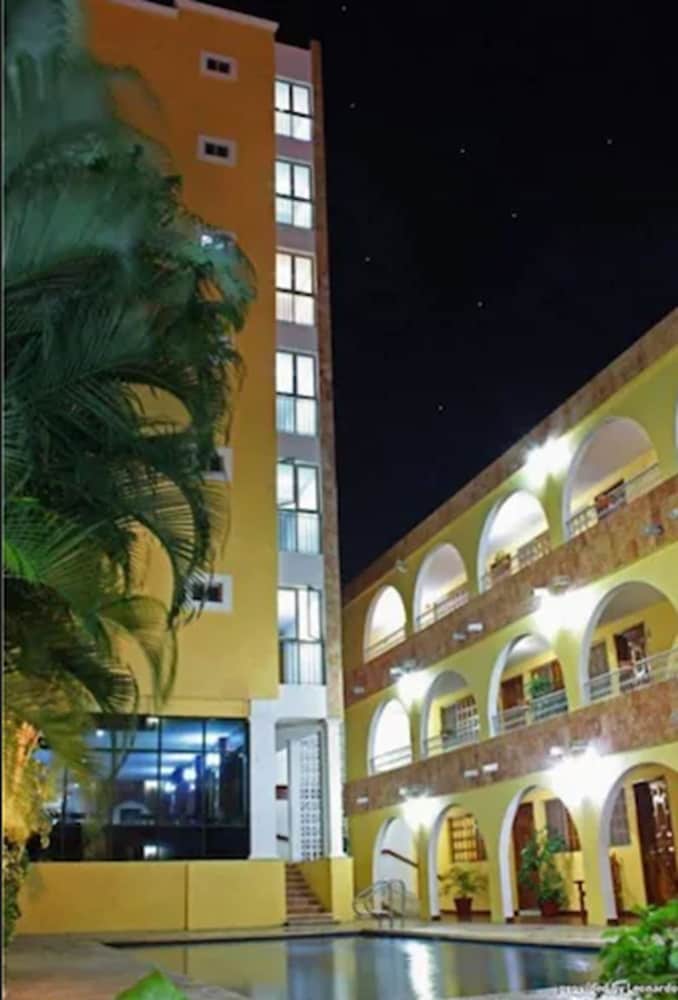Hotel Maya Yucatan by Cartas a Frida 1/50